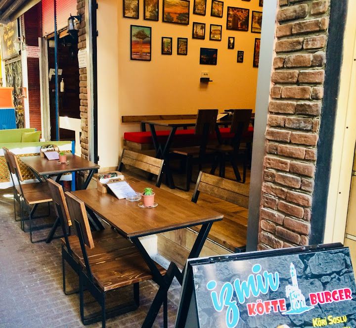 İzmir Köfte & Burger Ve İzmir Lounge