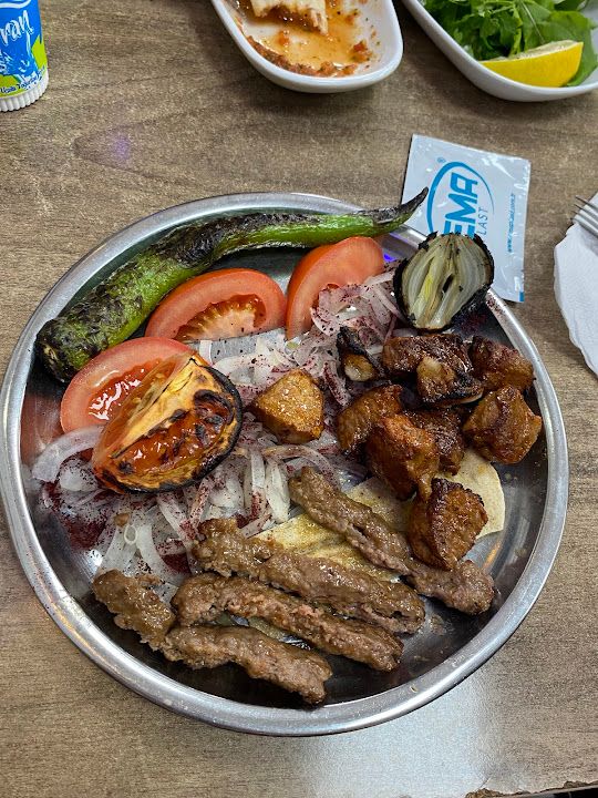Karabüber Kebap Salonu&Restorant /Enes Karabüber