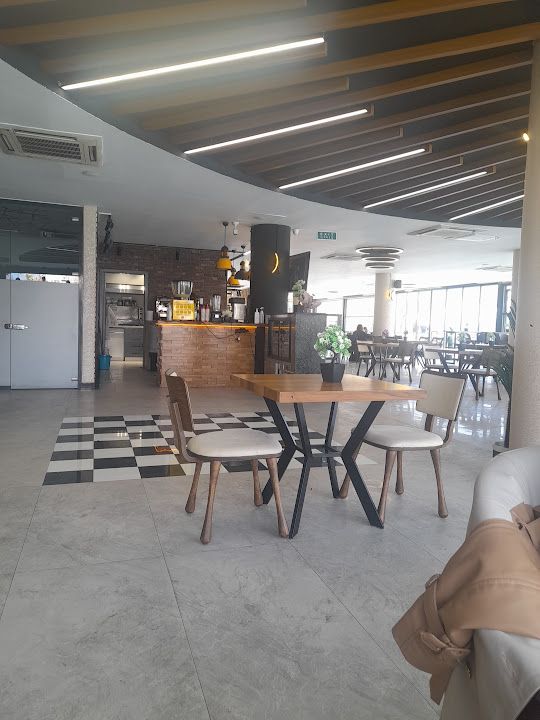 La Mois Cafe & Art