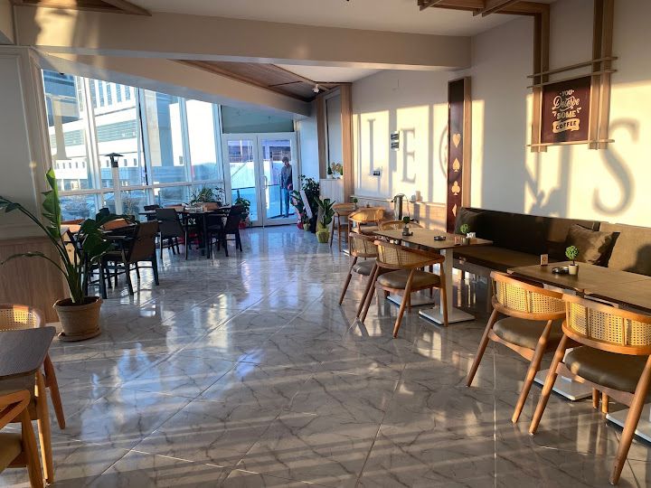 Leon's Cafe