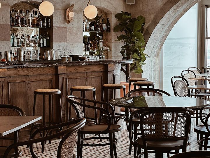 Moniq Restaurant & Cocktail Bar
