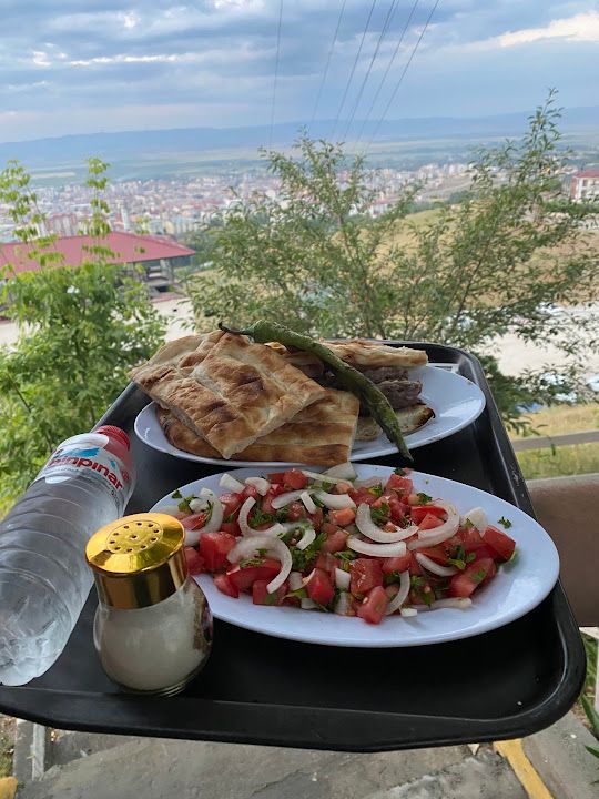 Muhtarın Bağı (çay Bahçesi)