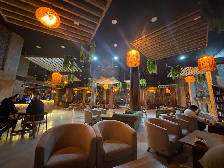 Nev Mekan Cafe Restaurant Kütüphane