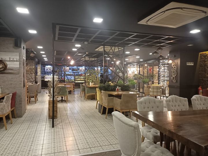 Pera’ca Cafe & Bistro