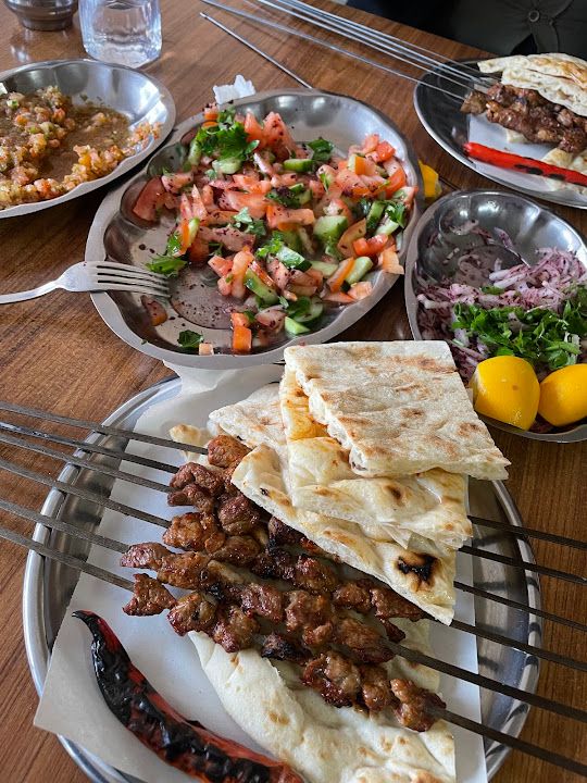 Pişkinşler Kebap Salonu