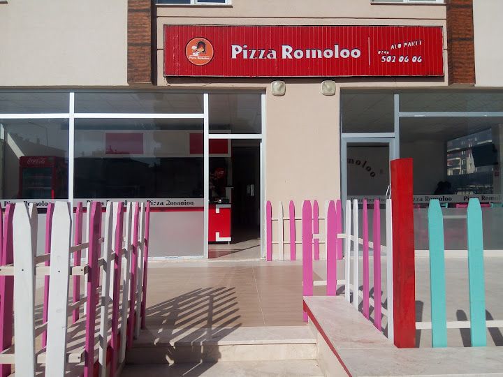 Pizza Romoloo