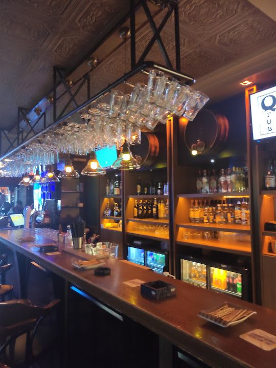 Q PUB