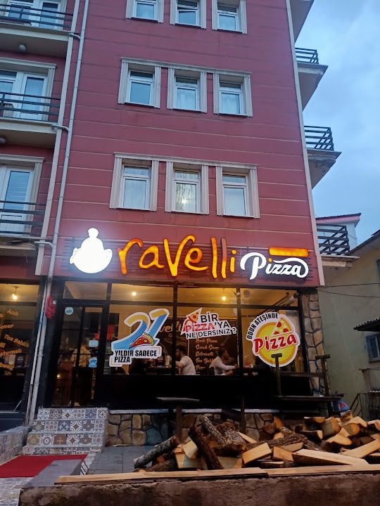 Ravelli pizza