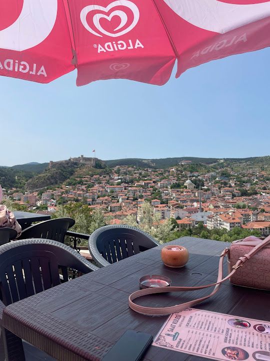 Saat Kulesi Çay Bahçesi