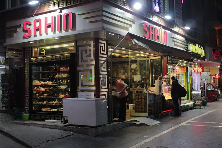 Şahin Pastanesi