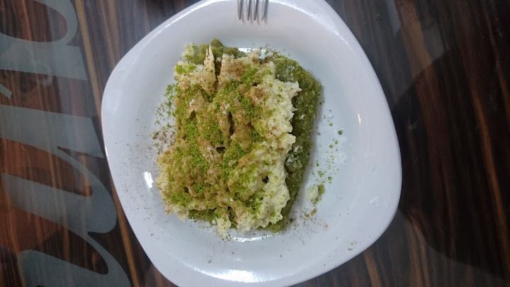 Şıhkamil Pastanesi