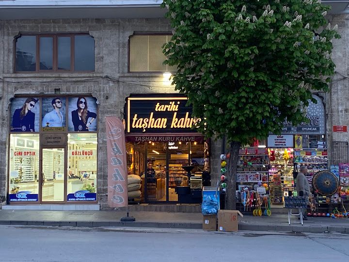 Tarihi Taşhan Kahve