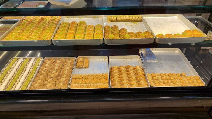 Tatlıcı & Unlu Mamülleri Suat Usta Şube 2