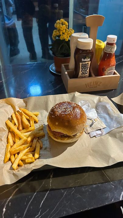 Tnt Burger
