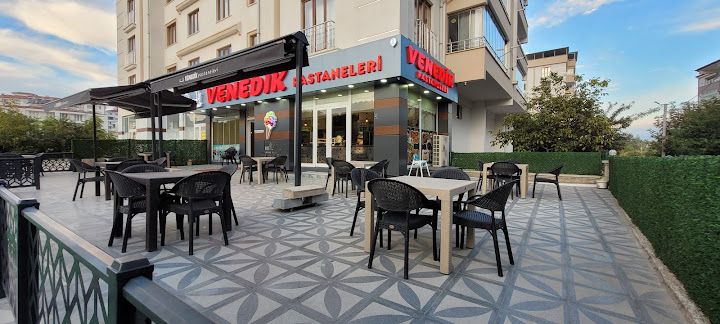 Venedik Pastaneleri (hakiki Vişneli Dondurma)
