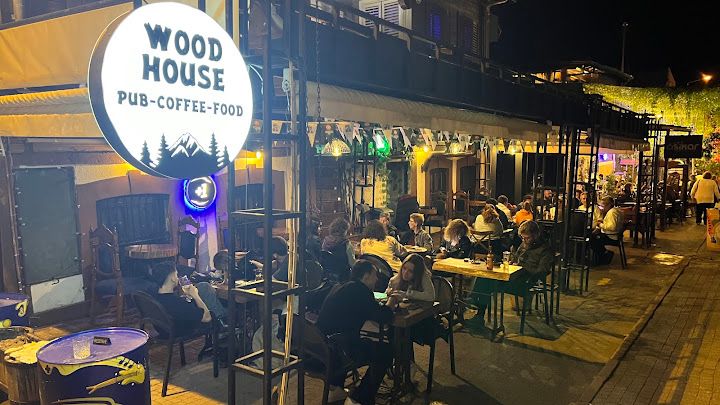 Wood House22 Pub