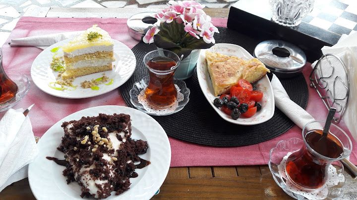Yarim Elma Cafe