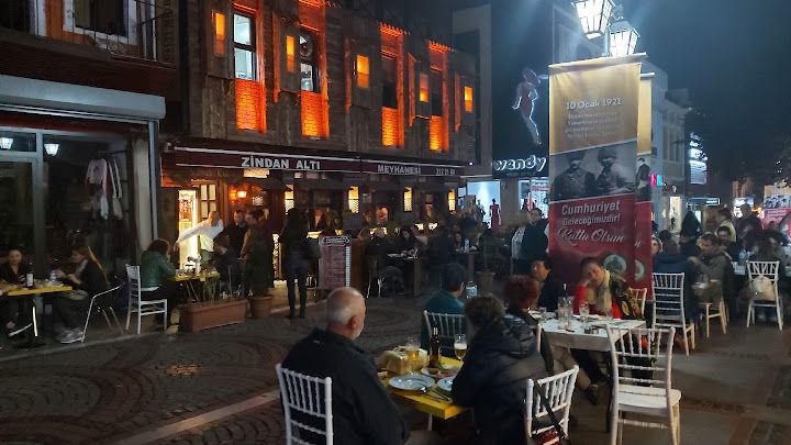 Zindanaltı Meyhanesi