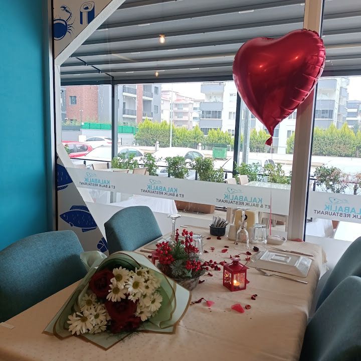 Kalabalık -et -balık deniz ürünleri restoranı