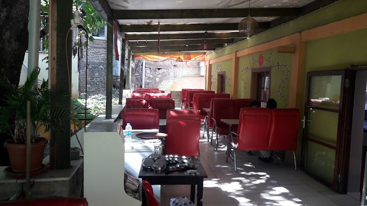 O Ağacın Altı odun ateşinde pide ve pizza soğuk ve sıcak içecek