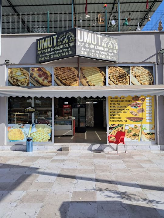 Mezitli umut pisirim yemek sepetinde lahmacun etli pide kusbasili pide kasarli pide
