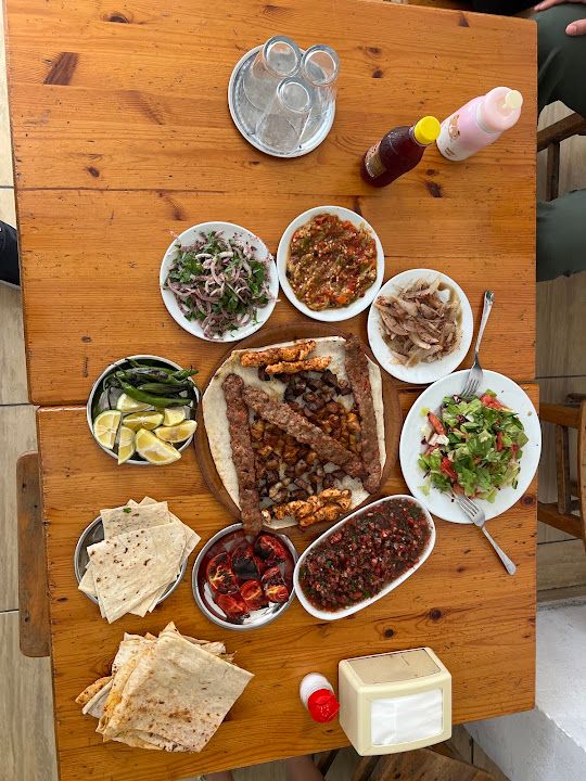 Oktay usta kebap ciğer salonu