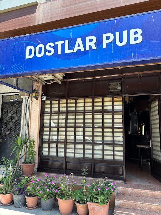Dostlar Pub