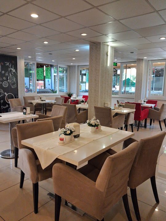 Le Jardin Cafe Restorant