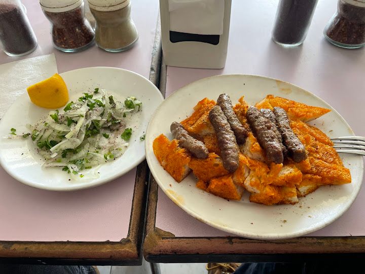 Beyaz kebap salonu