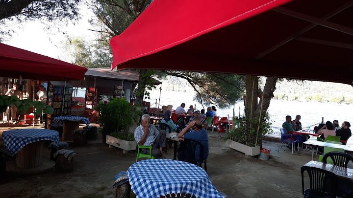 Gölge aile çay bahçesi