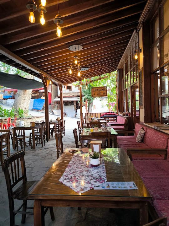 Kahverengi kafe