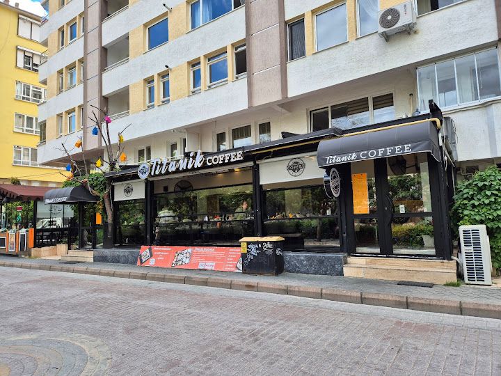 Titanik 4 Kafe