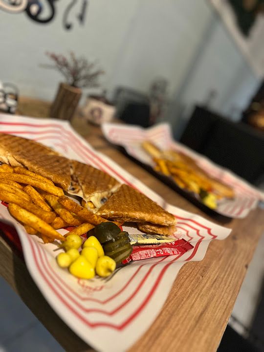Erva Tost Cafe