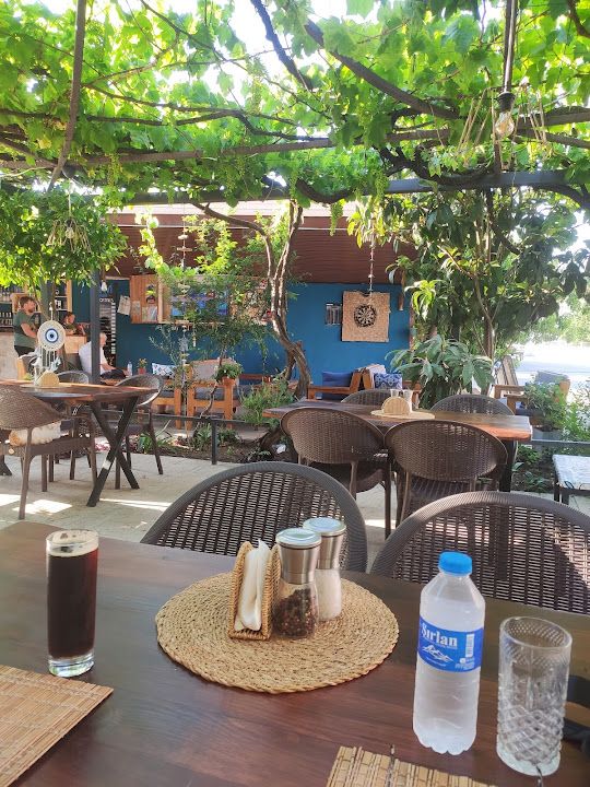 Mavi Bar And Restaurant. Free Swim Pool And Pool Table