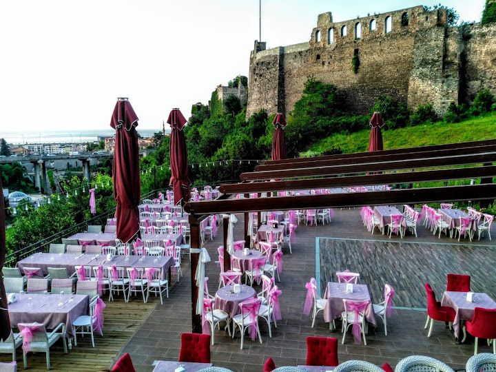 Queen's Restaurant & Cafe