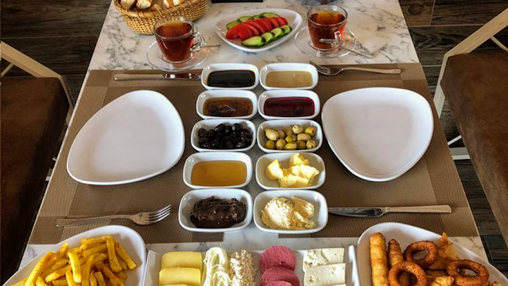 Tatlıcı Bey Erzurum Şehrin Tatlıcısı Kahvaltı Ve Tatlı Salonu