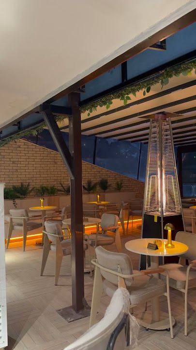 Eby Lounge
