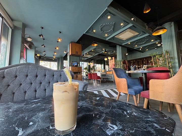 Berlin Cafe & Lounge