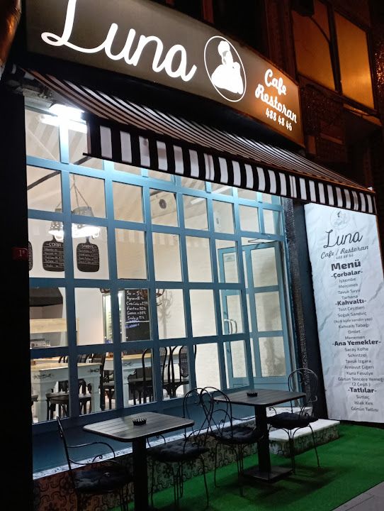 Luna cafe restoran