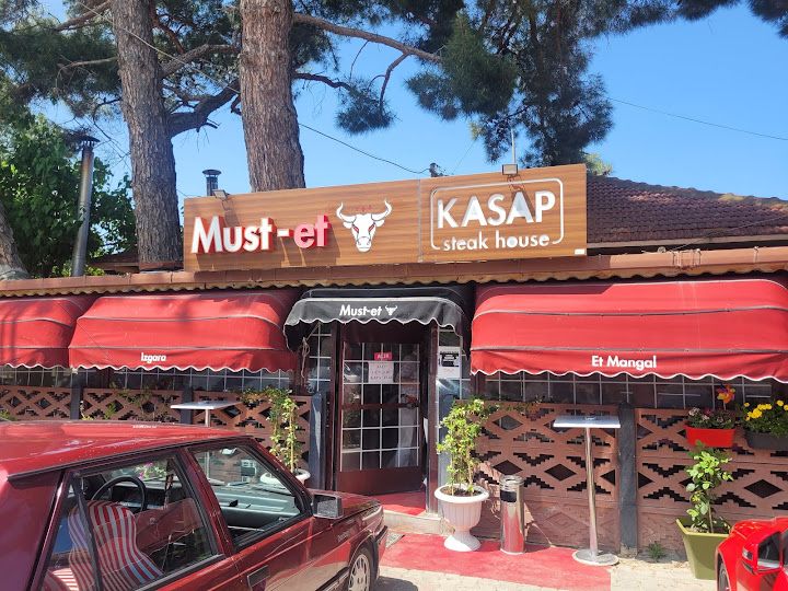 Must-et Steakhouse Restourant
