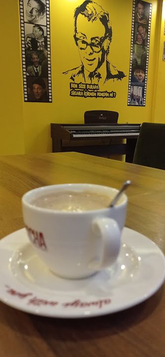 Mazi Cafe & Bistro