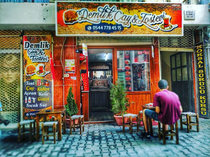 Demlik Çay Ve Tost Evi