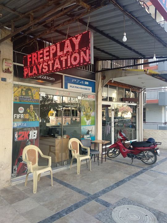 Freeplay PlayStation Kafe