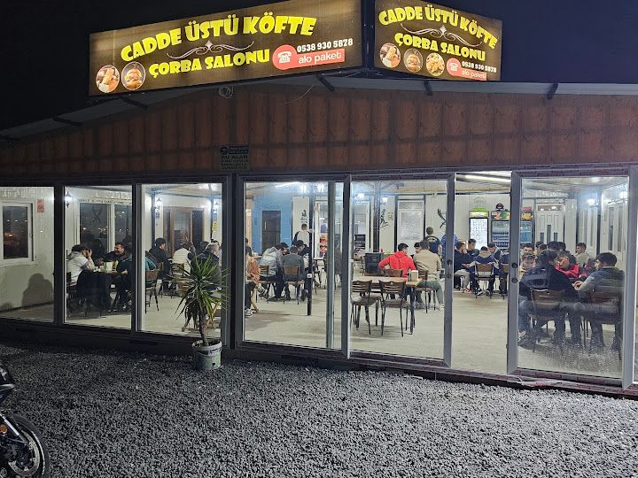 Cadde Üstü Köfte Ve Çorba Salonu