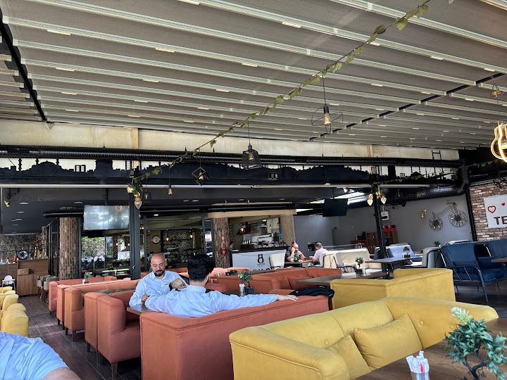 Pyramid Cafe & Restorant (yenilendik)