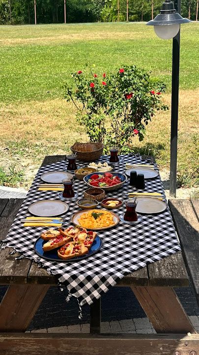 Kuzgun Sapanca Cafe & Restaurant