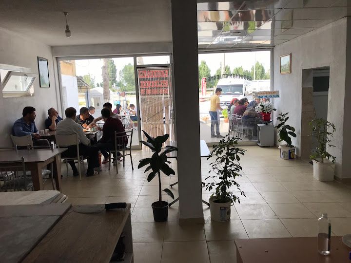 Kadınhanlı Etlıekmek & Kıremıtte Alabalık Salonu