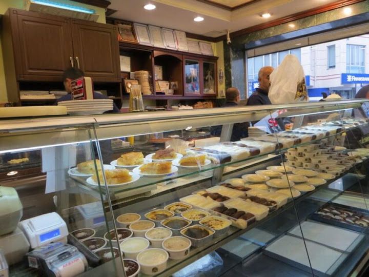 Tarihi Sarıyer Muhallebicisi Ve Börek
