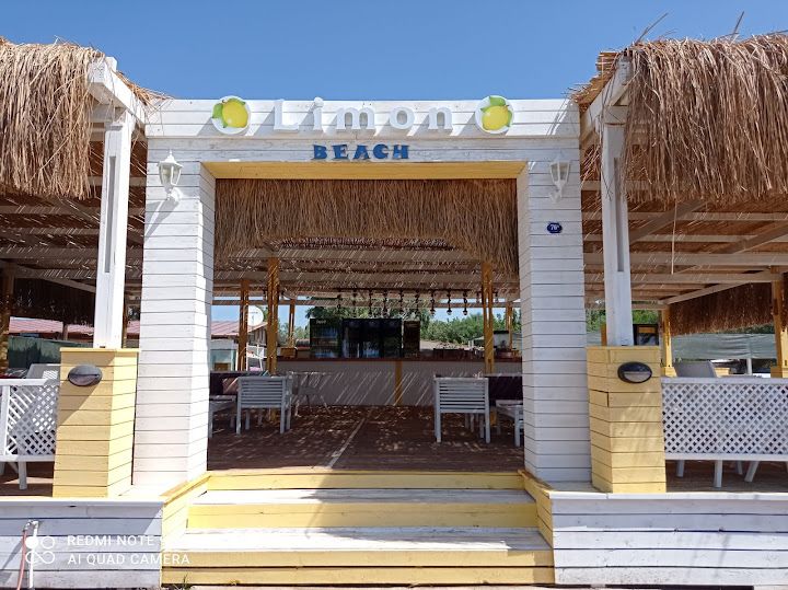 Limon Beach Club