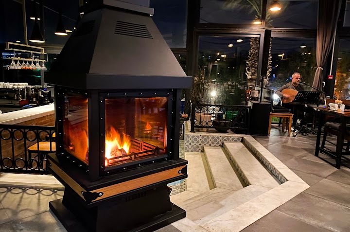 Maya Bistro Restaurant